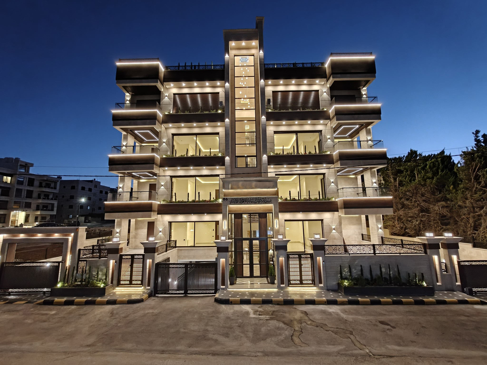 An apartment on the first floor for sale in one of the most beautiful areas of the Airport Road, with an space of 235 square meters.